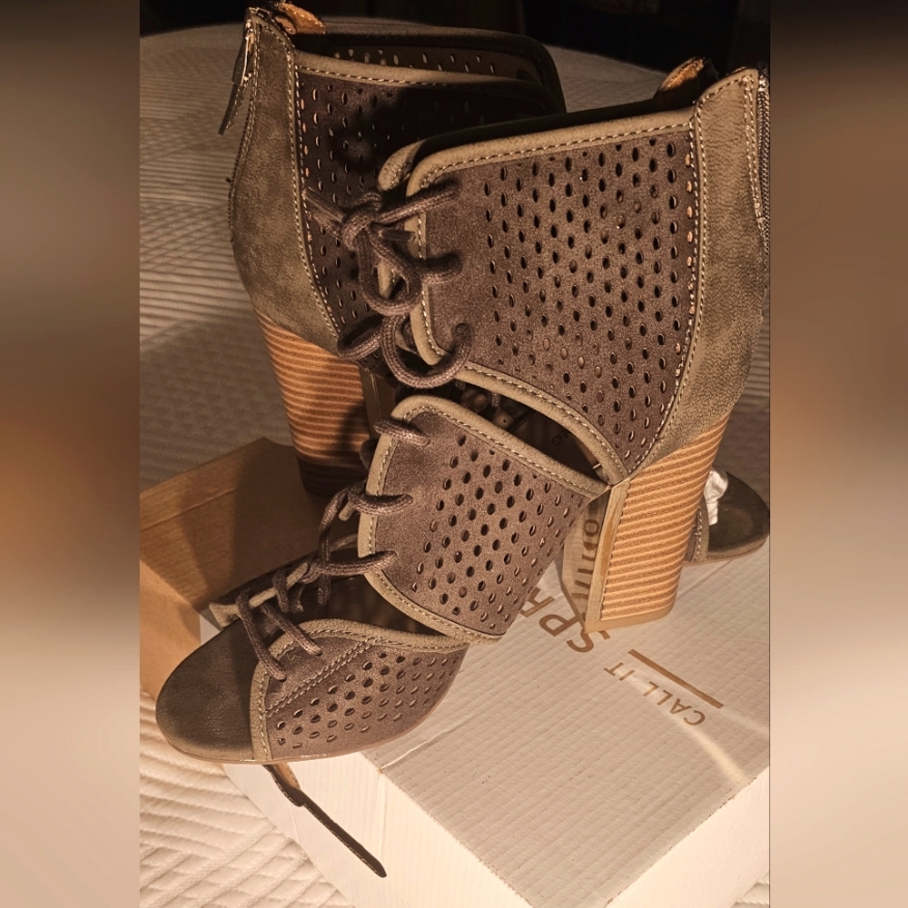 TIE UP HEELS - Khaki Color